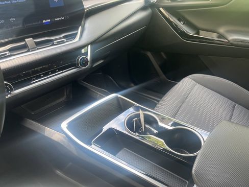 Used 2025 Chevrolet Equinox LT image 23