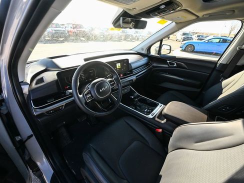 Used 2025 Kia Carnival SX Prestige image 18