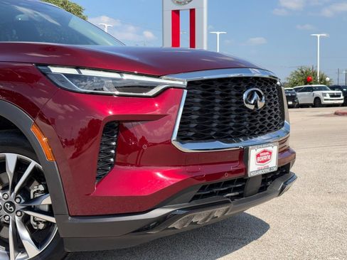 Used 2024 INFINITI QX60 Luxe w/ Vision Package FWD image 3