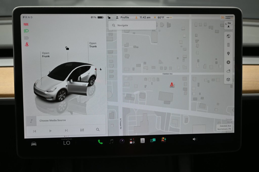 Used 2023 Tesla Model Y Long Range AWD/4WD image 25