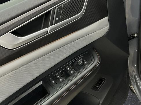 Used 2024 Volkswagen Atlas Peak Edition SEL image 28