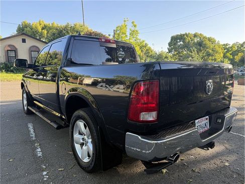 Used 2018 RAM 1500 SLT AWD/4WD image 3