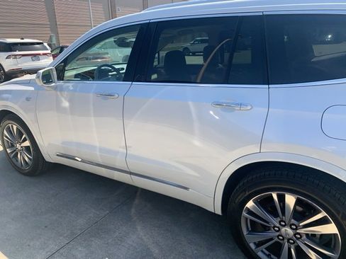 Used 2020 Cadillac XT6 Premium Luxury image 4