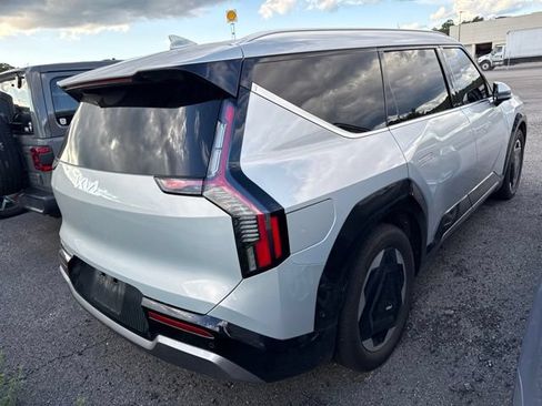 Used 2026 Kia EV9 Land AWD/4WD image 3