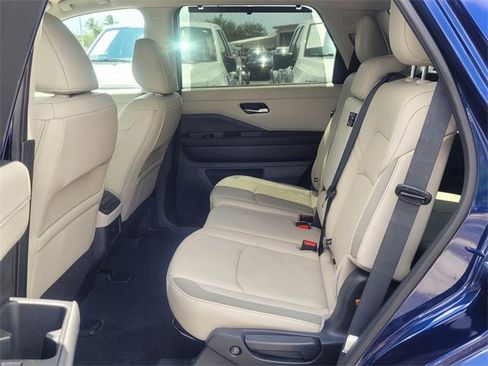 Used 2024 Nissan Pathfinder SL image 8