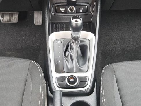 Used 2025 Hyundai Venue SEL FWD image 22