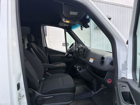 Used 2024 Mercedes-Benz Sprinter 2500 image 26