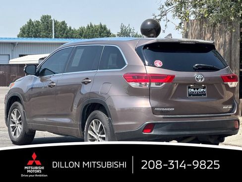 Used 2018 Toyota Highlander XLE AWD/4WD image 6