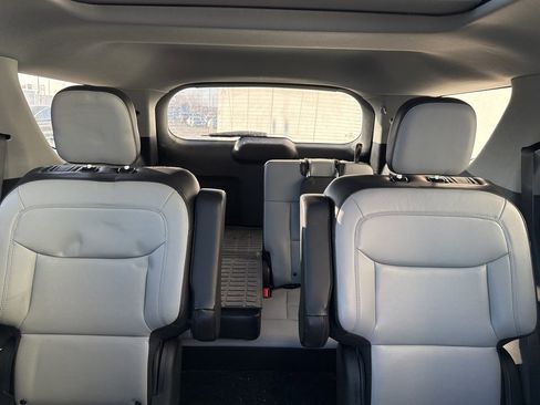 Used 2021 Ford Explorer XLT w/ XLT Sport Appearance Package image 10