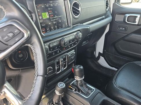 Used 2022 Jeep Wrangler Unlimited Sahara w/ Cold Weather Group image 9