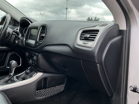 Used 2019 Jeep Compass Latitude AWD/4WD image 22