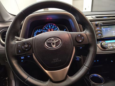 Used 2015 Toyota RAV4 Limited image 16