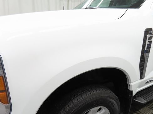Used 2024 Ford F350 XLT image 40