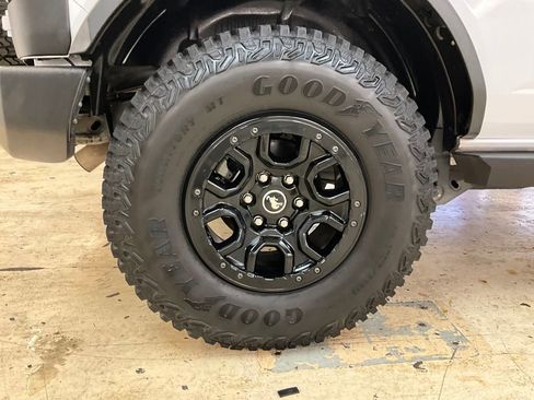 Used 2023 Ford Bronco Wildtrak image 15