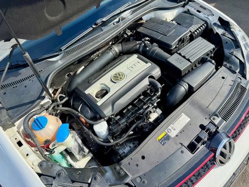 Used 2011 Volkswagen Golf 4-Door image 25