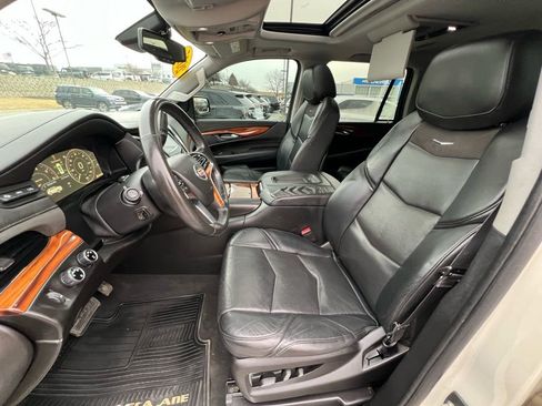 Used 2015 Cadillac Escalade Premium image 18