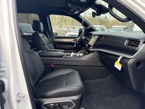 New 2026 Jeep Grand Wagoneer L 4WD image 40