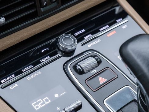 Used 2019 Porsche Cayenne AWD/4WD image 24