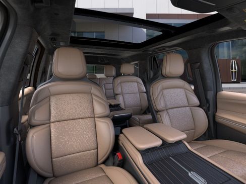 New 2026 Lincoln Navigator Black Label AWD/4WD image 10