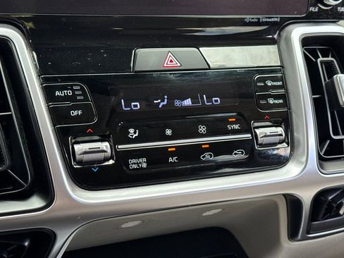 Certified 2023 Kia Sorento EX AWD/4WD image 24