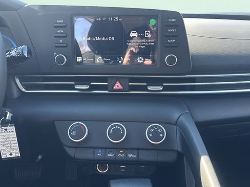 Certified 2026 Hyundai Elantra SE FWD image 11