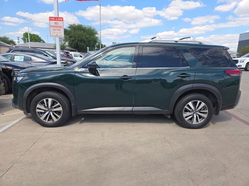 Certified 2023 Nissan Pathfinder SL w/ Black Appearance Package image 5