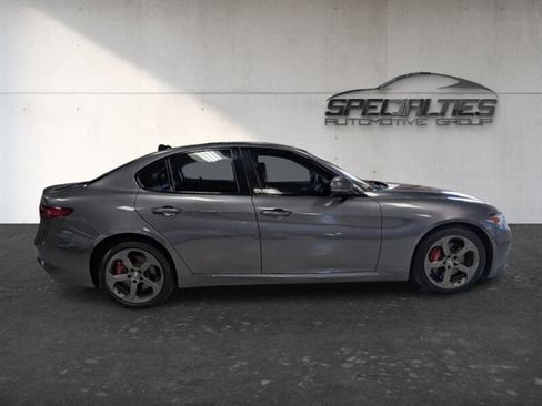 Used 2017 Alfa Romeo Giulia Ti w/ TI 19" Sport Package AWD/4WD image 11