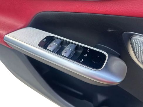 Used 2024 Mercedes-Benz GLC 300 4MATIC image 19