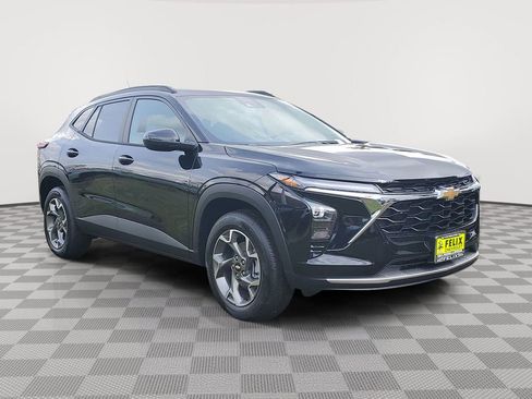 New 2026 Chevrolet Trax LT w/ Sunroof Package image 2