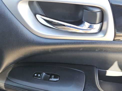 Used 2020 Nissan Pathfinder SV FWD image 30