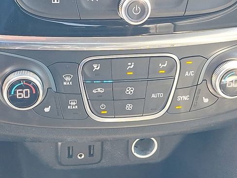 Certified 2019 Chevrolet Traverse LT w/ LT Premium Package image 37