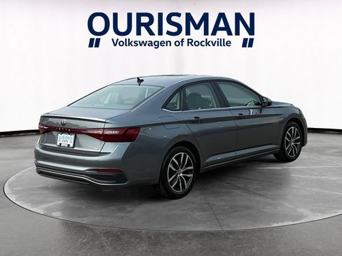 Used 2025 Volkswagen Jetta SE FWD image 6