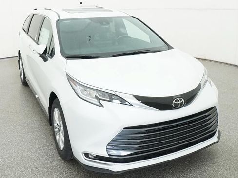 New 2026 Toyota Sienna Limited FWD image 14