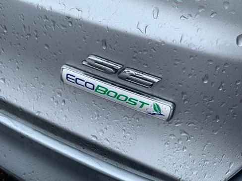 Used 2020 Ford Fusion SE image 4