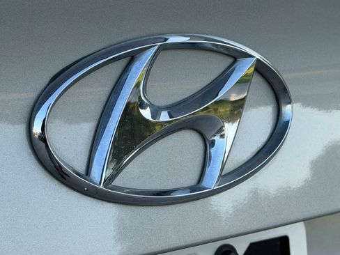 Used 2017 Hyundai Elantra SE FWD image 6