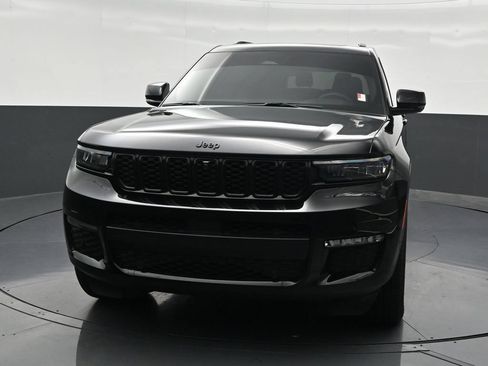 Used 2025 Jeep Grand Cherokee L Limited w/ Luxury Tech Group II RWD image 9