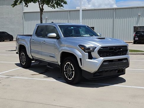 Used 2024 Toyota Tacoma TRD Sport RWD image 3