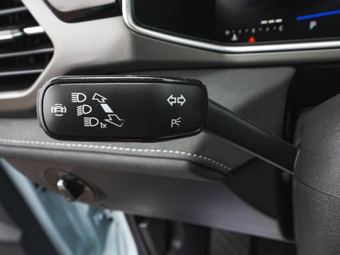 Used 2025 Volkswagen Taos SE AWD/4WD image 22