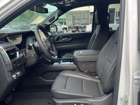 New 2026 GMC Yukon Denali w/ Sun & Power Step Package AWD/4WD image 9