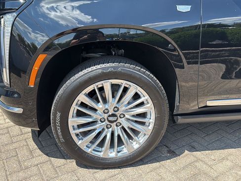 Used 2026 Cadillac Escalade Luxury w/ Touring Package AWD/4WD image 9