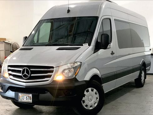 Used 2017 Mercedes-Benz Sprinter 2500 image 12