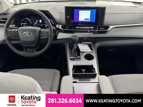 New 2026 Toyota Sienna LE FWD image 7