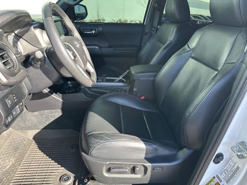 Used 2022 Toyota Tacoma TRD Off-Road w/ TRD Premium Off Road Package image 14