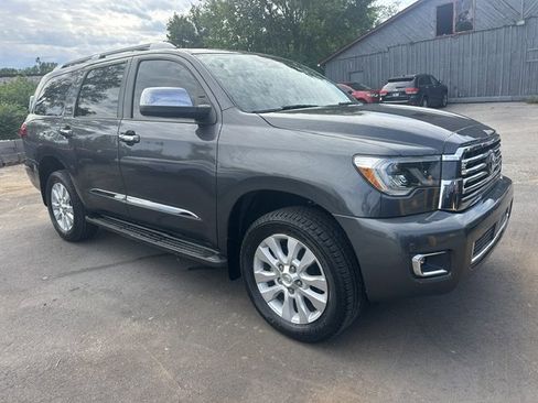 Used 2020 Toyota Sequoia Platinum RWD image 3