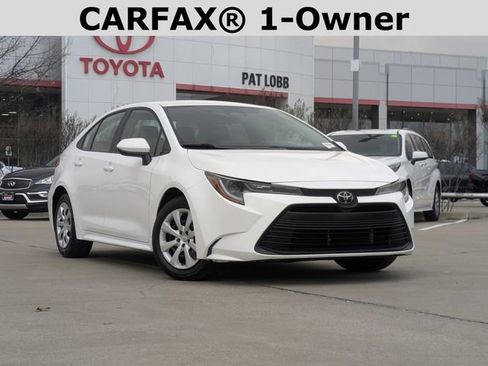 Used 2024 Toyota Corolla LE image 2