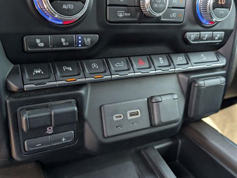 Used 2021 GMC Sierra 1500 Denali w/ Technology Package AWD/4WD image 20