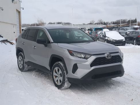 Used 2022 Toyota RAV4 LE image 16