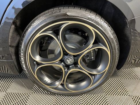 Used 2025 Alfa Romeo Giulia AWD w/ Driving Assist Package image 11