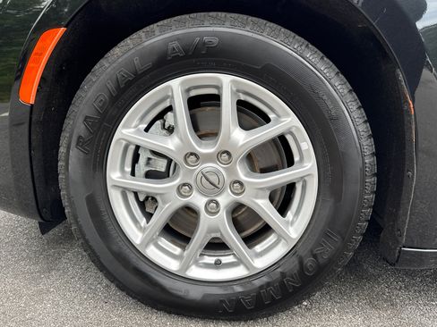 Used 2023 Chrysler Pacifica Touring-L FWD image 13