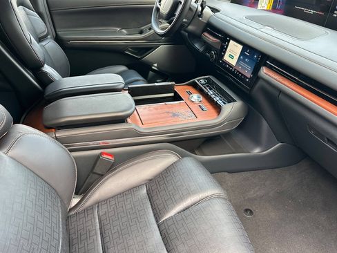 New 2026 Lincoln Navigator L Black Label AWD/4WD image 16